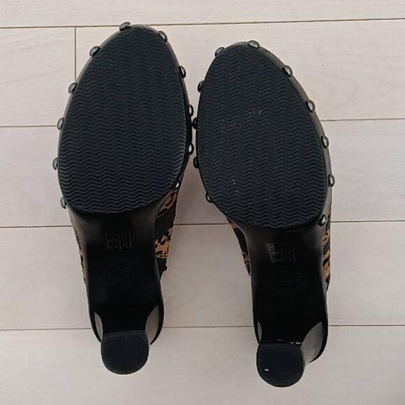 A. Marinelli Women's Leopard Print Suede Closed Toe Clog Heels Tan 7M - Picture 4 of 7